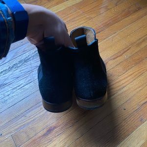 Size 7.5 Aldo Chelsea Boots in black.